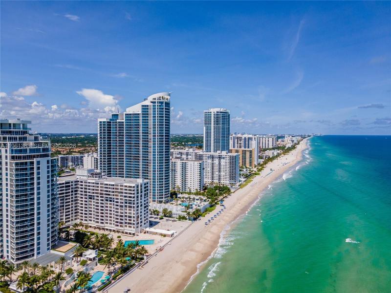 Condo for sale at The Wave Condo 1617