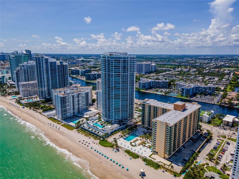 Condo for sale at The Wave Condo 1617