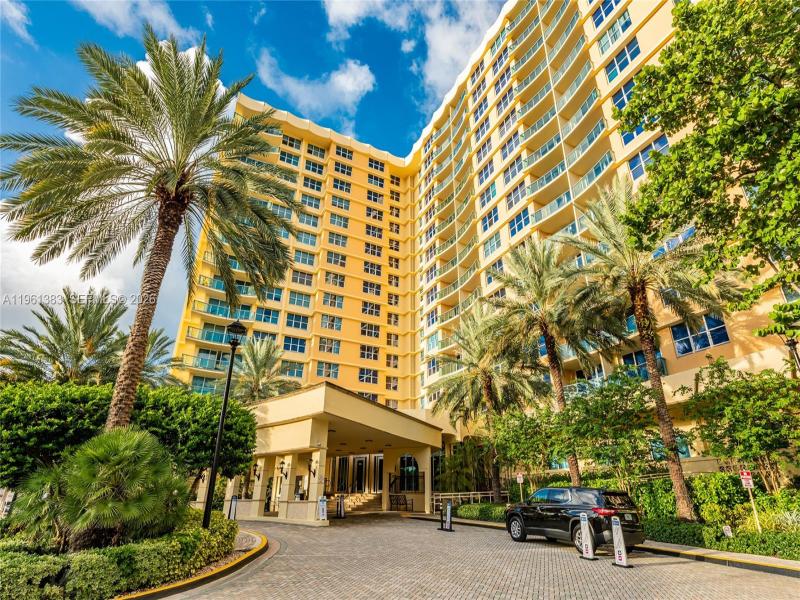 Condo for sale at The Wave Condo 1617