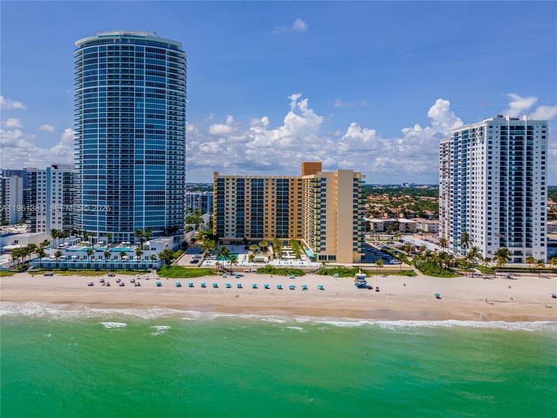 Condo for sale at The Wave Condo 1617