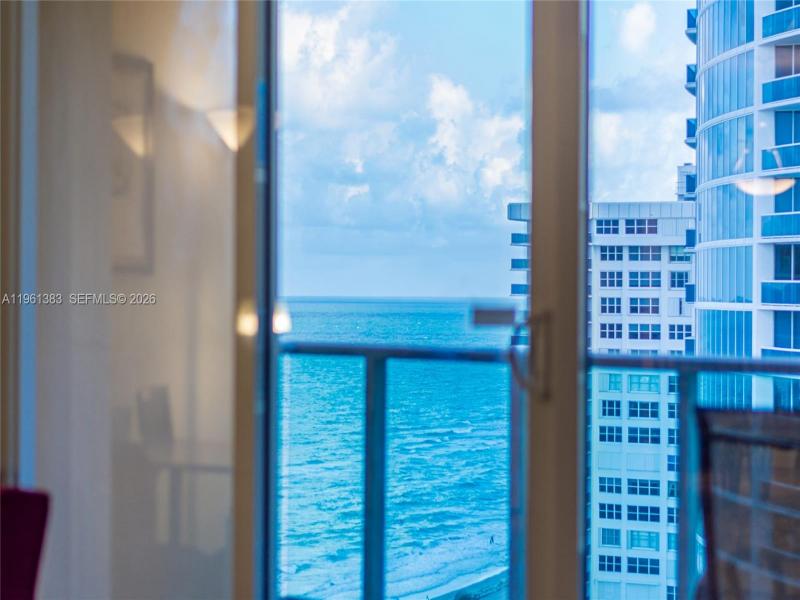 Condo for sale at The Wave Condo 1617