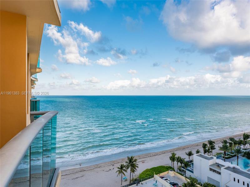 Condo for sale at The Wave Condo 1617