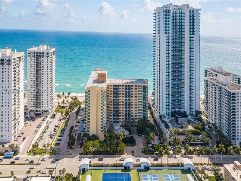 The Wave Condo Apt #1033