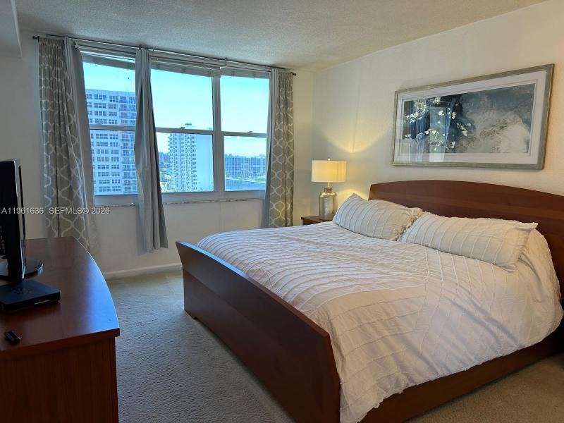 Condo for sale at The Wave Condo 1033