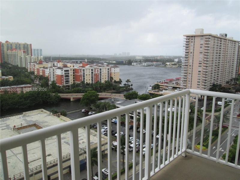 Comprar apartamento en Winston Towers 1706
