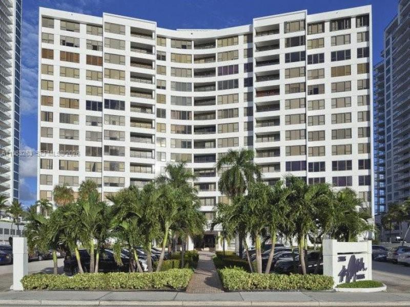 Condo for sale at Alexander Towers 502