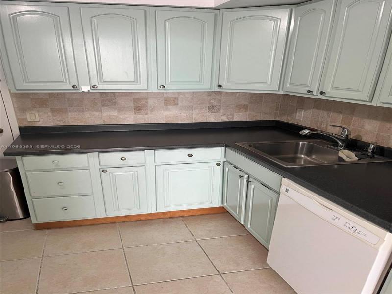 Condo for sale at Alexander Towers 502