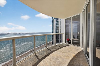 The Pinnacle Apt #2303/04