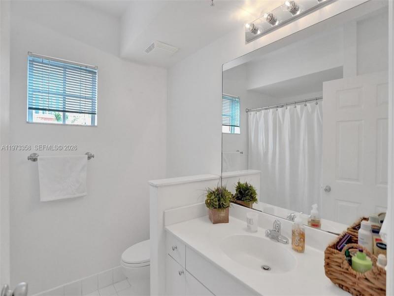 Condo for sale at Porto Bellagio 1501