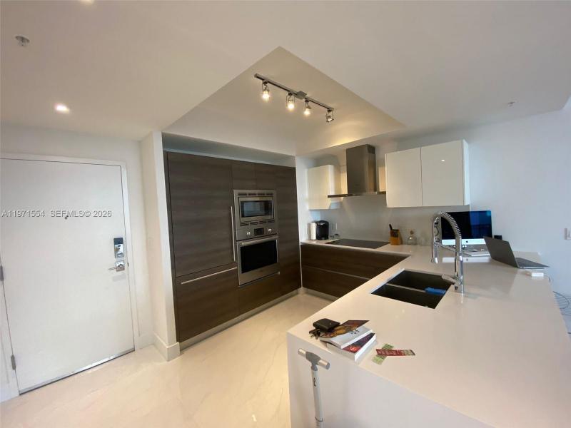Comprar apartamento en Merrick Manor 805