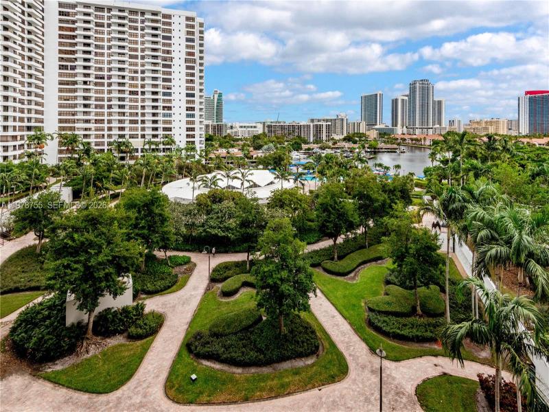 Condo for sale at Olympus Towers 612