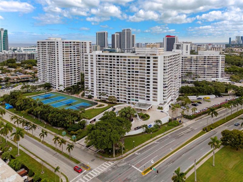 Condo for sale at Olympus Towers 612
