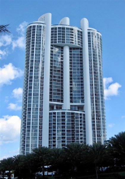 Trump Royale Apt #3301a
