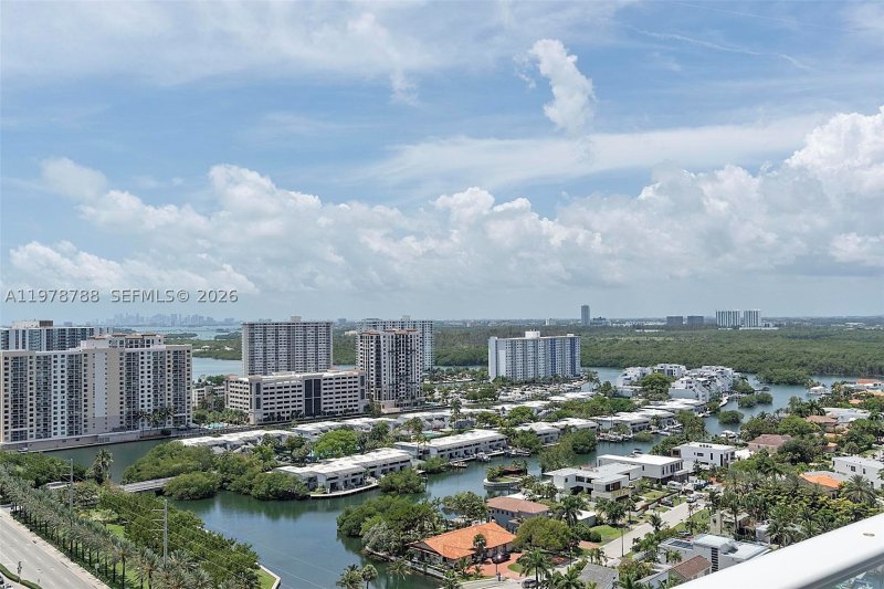 Condo for sale at Oceania 2 2328