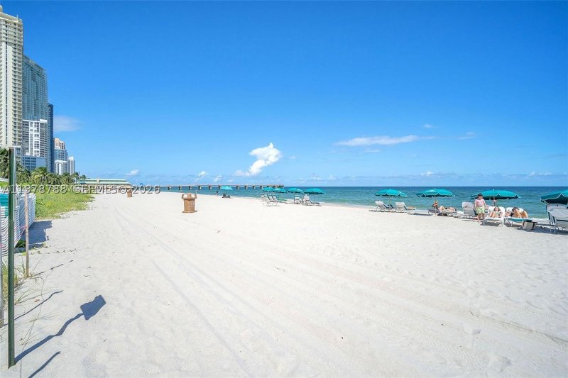 Condo for sale at Oceania 2 2328