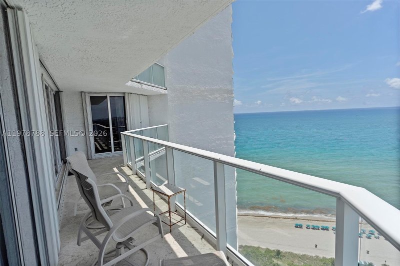 Condo for sale at Oceania 2 2328