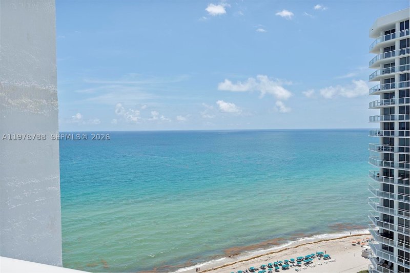 Condo for sale at Oceania 2 2328