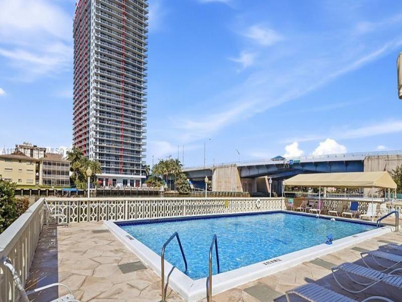 Condo for sale at Imperial Towers 811