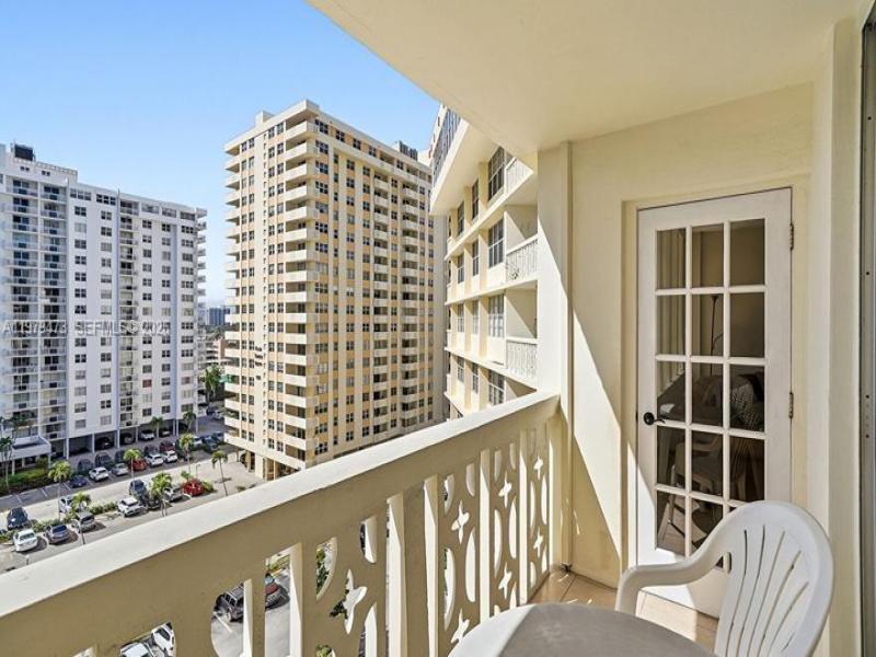 Condo for sale at Imperial Towers 811