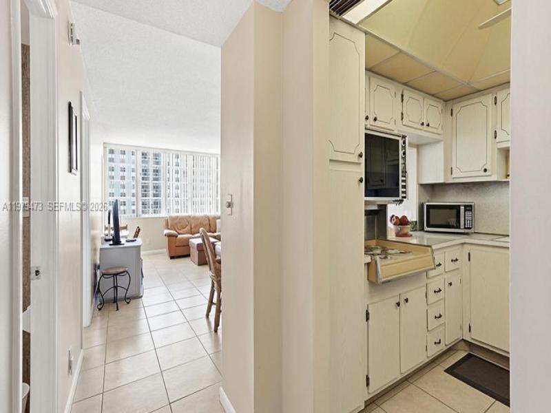Condo for sale at Imperial Towers 811