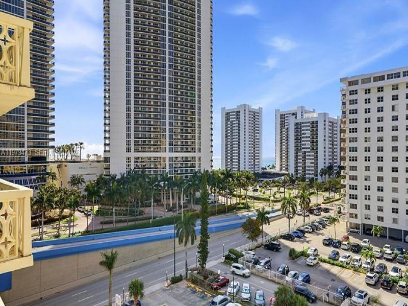 Condo for sale at Imperial Towers 811