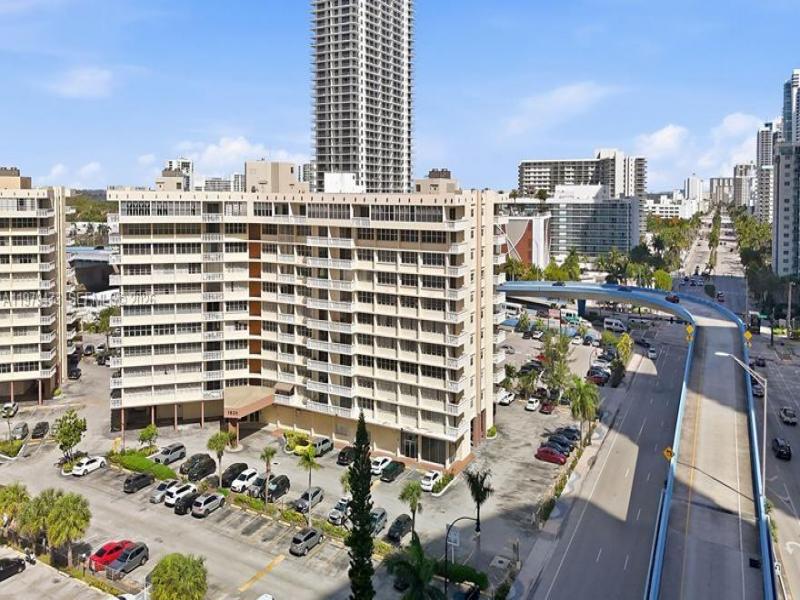 Condo for sale at Imperial Towers 811