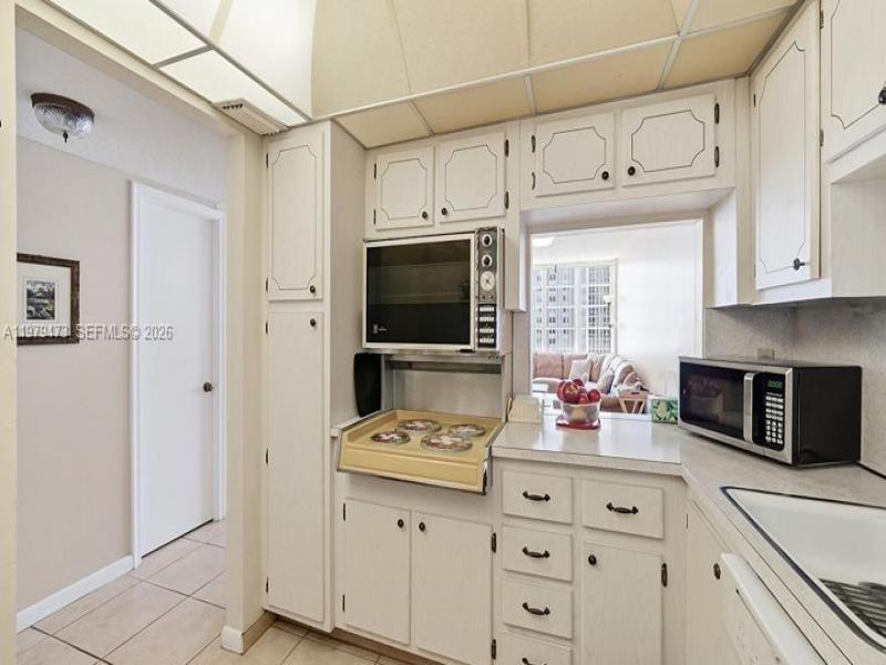 Condo for sale at Imperial Towers 811
