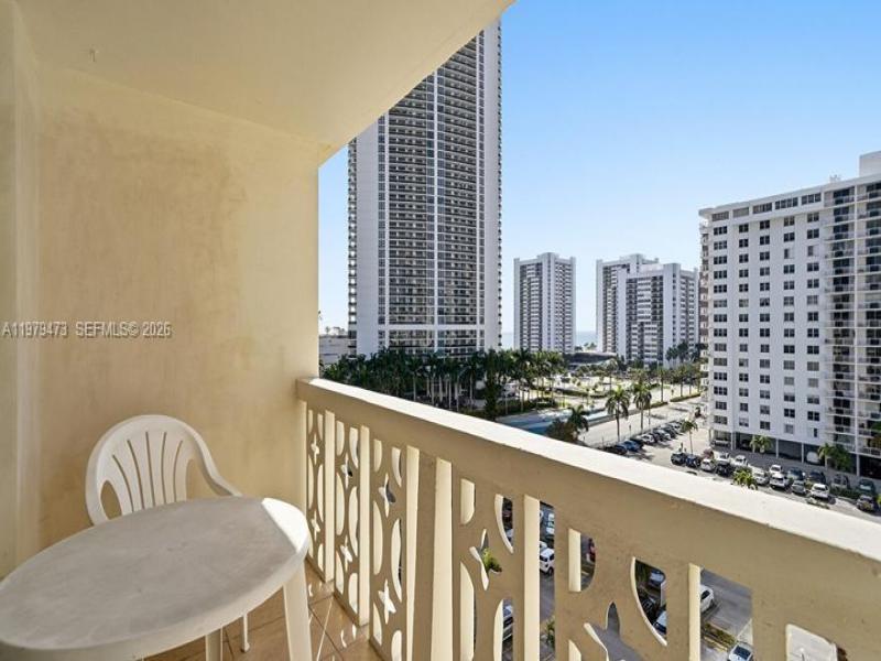 Condo for sale at Imperial Towers 811
