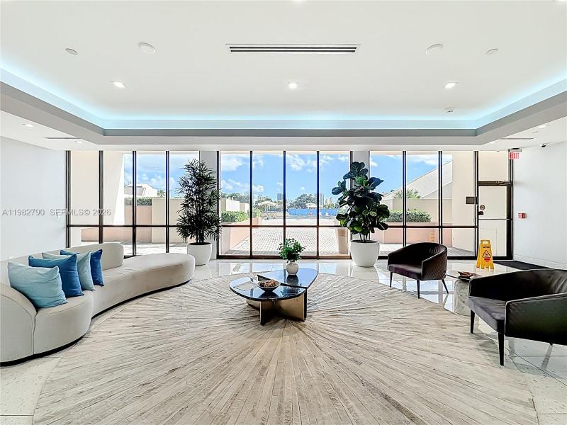 Comprar apartamento no Coronado I 2428