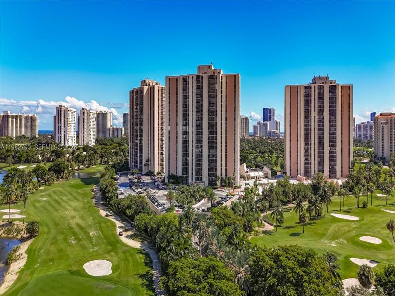 Comprar apartamento no Coronado I 2428