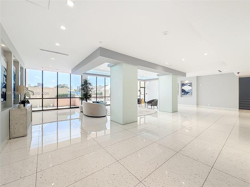 Comprar apartamento no Coronado I 2428