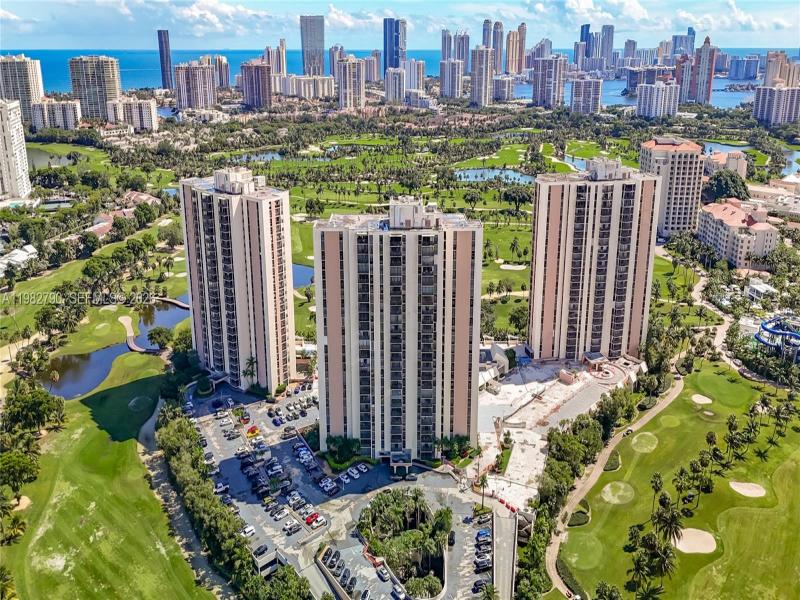 Comprar apartamento no Coronado I 2428