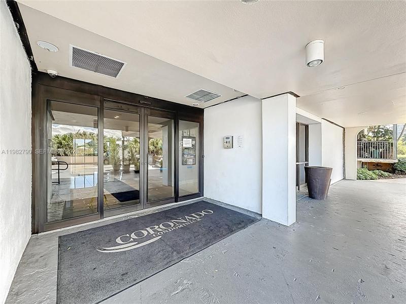 Comprar apartamento no Coronado I 2428