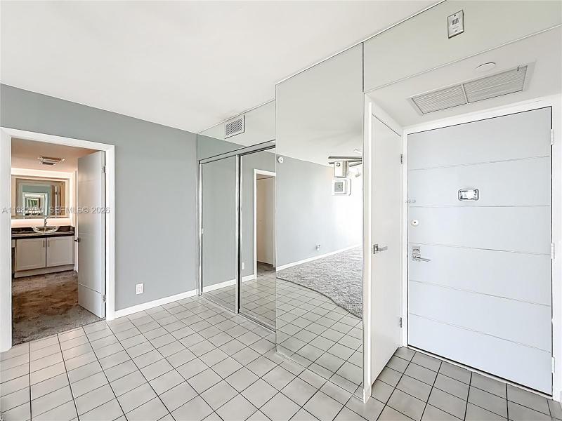 Comprar apartamento no Coronado I 2428