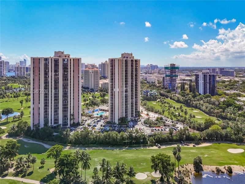 Comprar apartamento no Coronado I 2428