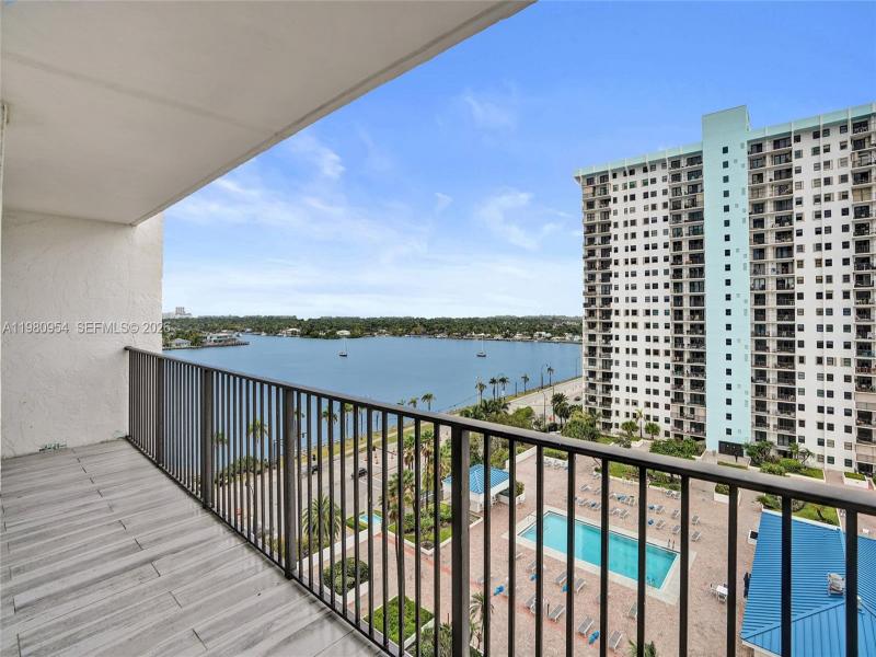 Condo for sale at The Summit 1407S