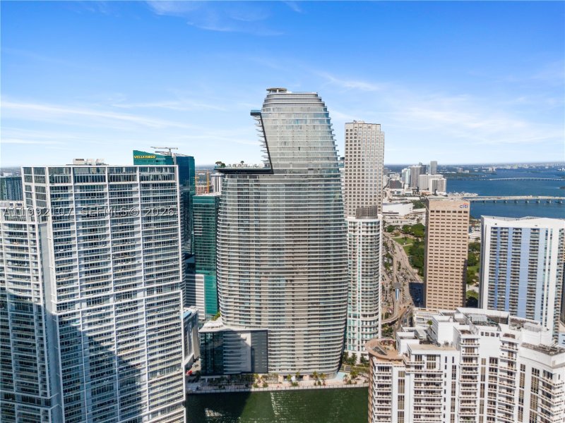 Comprar apartamento en Aston Martin Residences 2103C