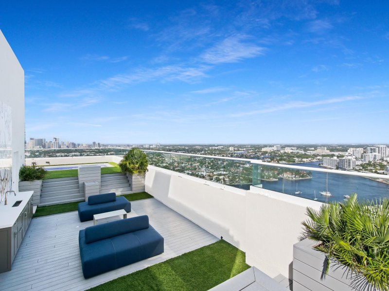 Condo for sale at Las Olas Beach Club 2905