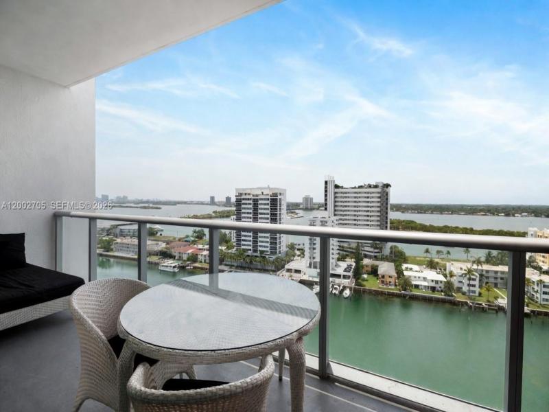 Comprar apartamento en Eloquence on the Bay 1505