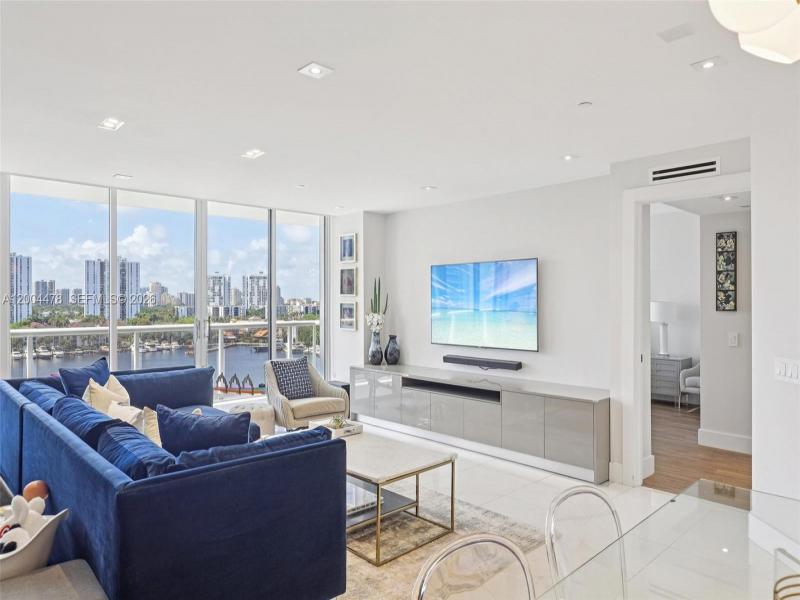 Condo for sale at Harborside 1007