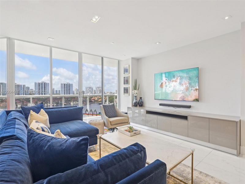 Condo for sale at Harborside 1007