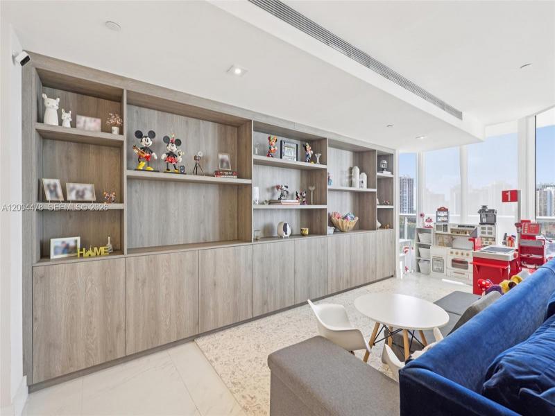 Condo for sale at Harborside 1007