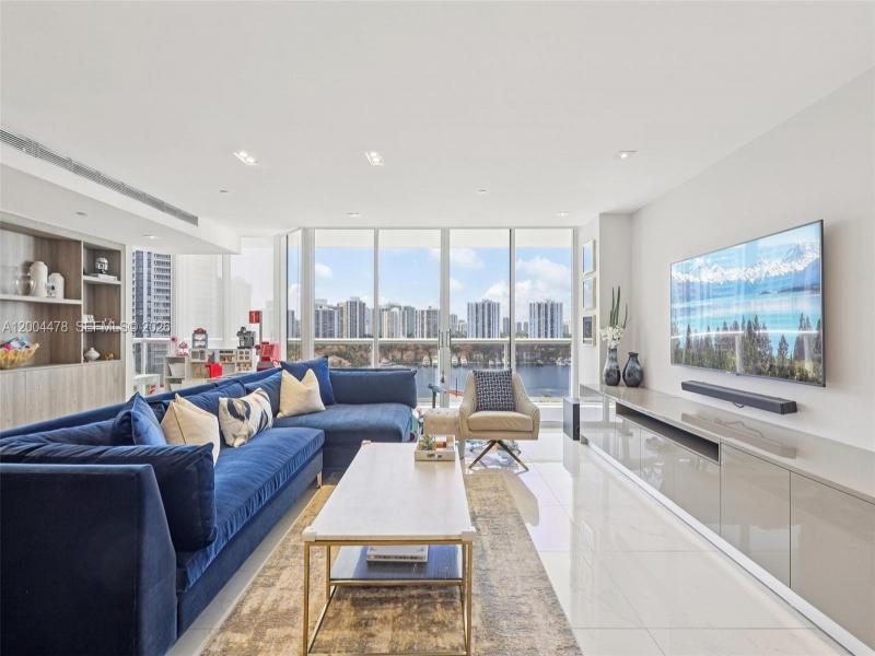 Condo for sale at Harborside 1007