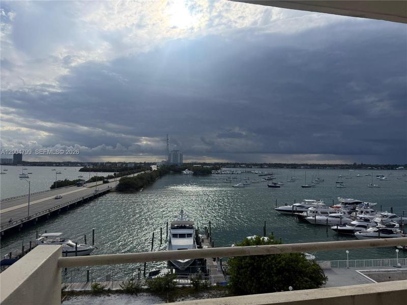 Comprar apartamento en Bayshore Yacht Tennis Club 602