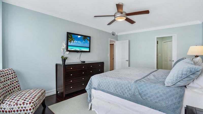 Condo for sale at Royal Ambassador 1705