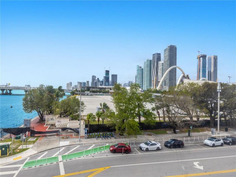Condo for sale at The Venetia 501