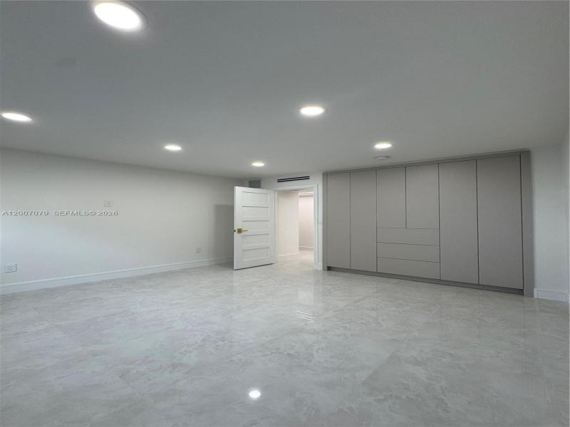 Condo for sale at Southpoint Towers 901N