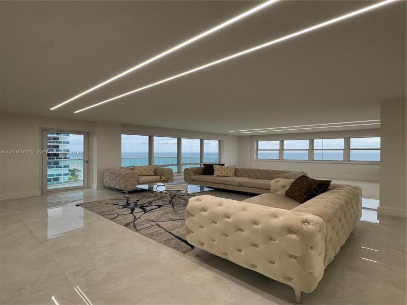 Condo for sale at Southpoint Towers 901N
