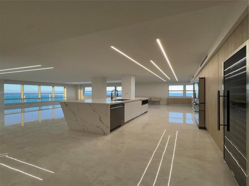 Condo for sale at Southpoint Towers 901N