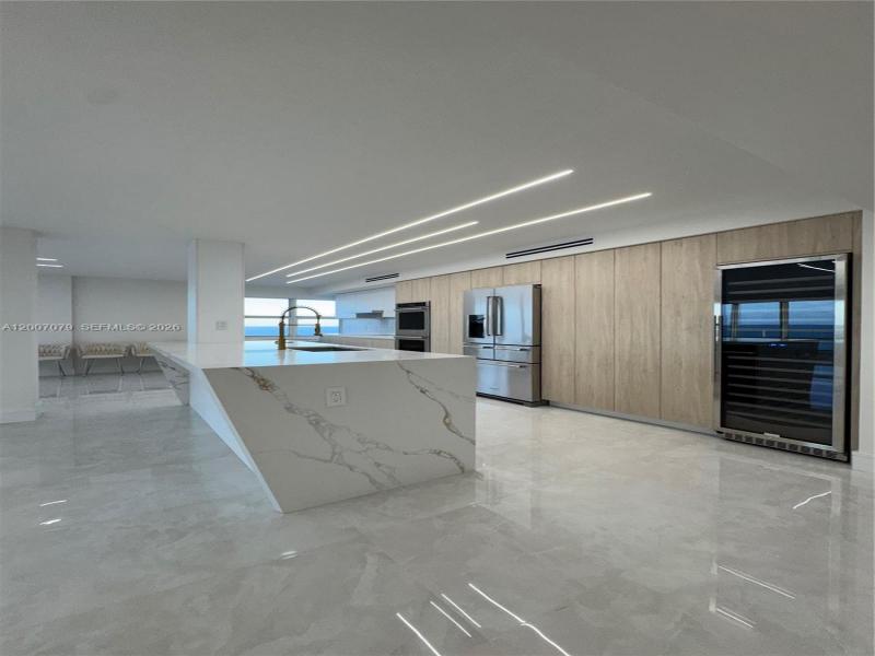 Condo for sale at Southpoint Towers 901N